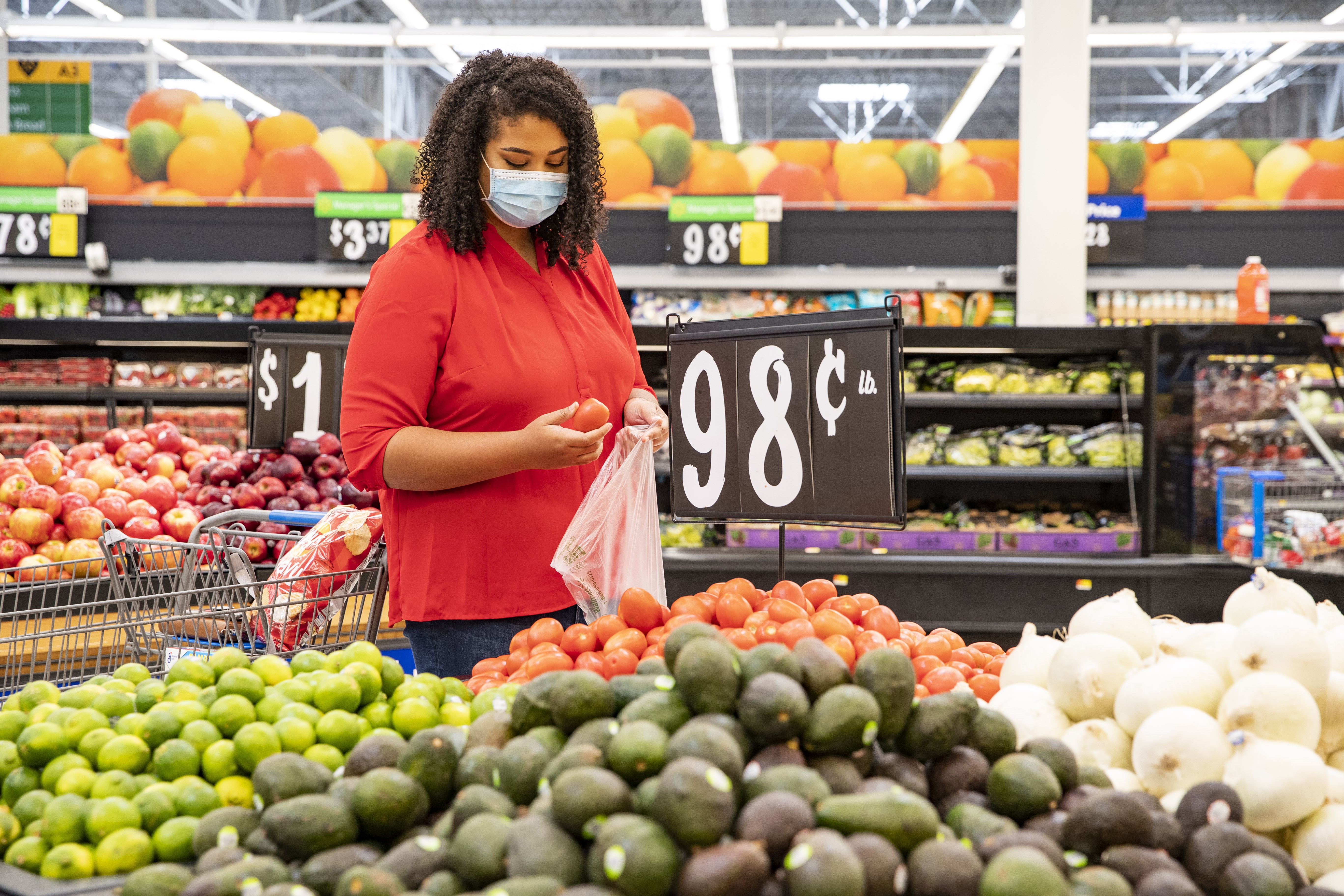 Walmart Will Require Face Masks to Shop Inside - The same applies to the Sam's Club. #Walmart #SamsClub #FaceMasks From the beginning of the COVID-19 pandemic, our focus and priority has been and continues to be on the health and safety of our associates, members and customers. - Customer wearing masks while shopping