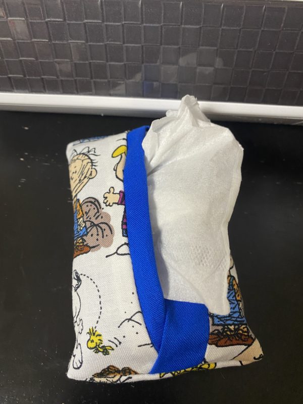 Peanut Gang Pocket Tissue Holder - This pocket tissue holder has a good bit of the Peanuts gang on it. #Peanuts #Snoopy #CharlieBrown