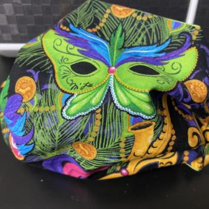 Mardi Gras Face Mask - A Fat Tuesday Face Mask to wear for Mardi Gras. #MardiGras #FatTuesday