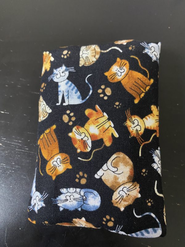 Cat Pocket Tissue Holder - these cats will hold our tissues in your pocket for you. #Cats