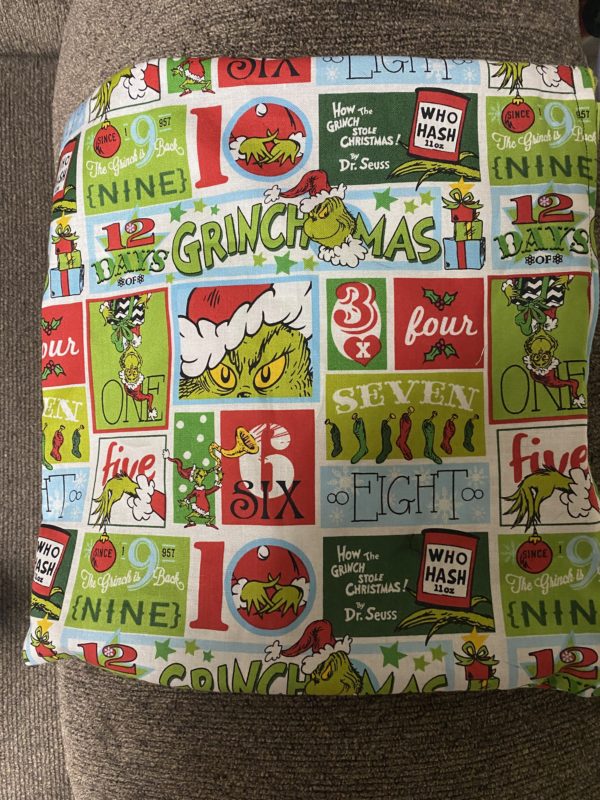 Grinch 12 Days of Christmas Decorative Pillow - this decorative pillow has the Grinch on it and features the 12 Days of Christmas. #Christmas #Grinch