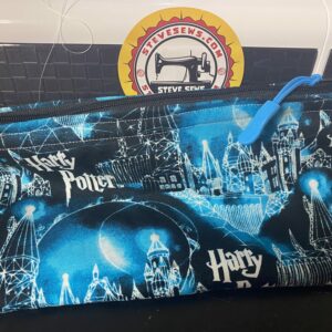 Hogwarts Zipper Pouch - this Harry Potter zipper pouch has the Hogwarts Castle on it from Hogwarts School of Witchcraft and Wizardry. #Hogwarts #HarryPotter