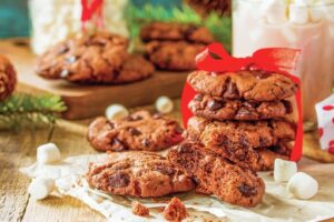 Carrot Cake Oatmeal Cookies - Fall is a season of cooler temperatures and changing leaves, and it also marks the return of autumn flavor profiles. Root vegetables, roasts and heartier fare are prime cooking ingredients this time of year. In terms of baking, treats spiced with ginger and cinnamon are in demand each fall.