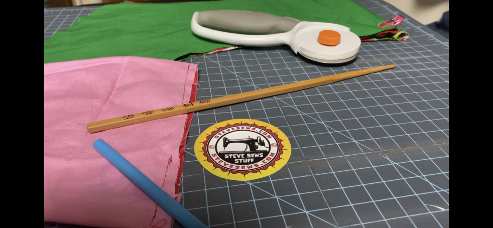 Use a chopstick to turn fabric out the right way - Here is a clever way to turn your fabric right side out after sewing by using a chopstick. #Chopstick #Chopsticks #Sewing