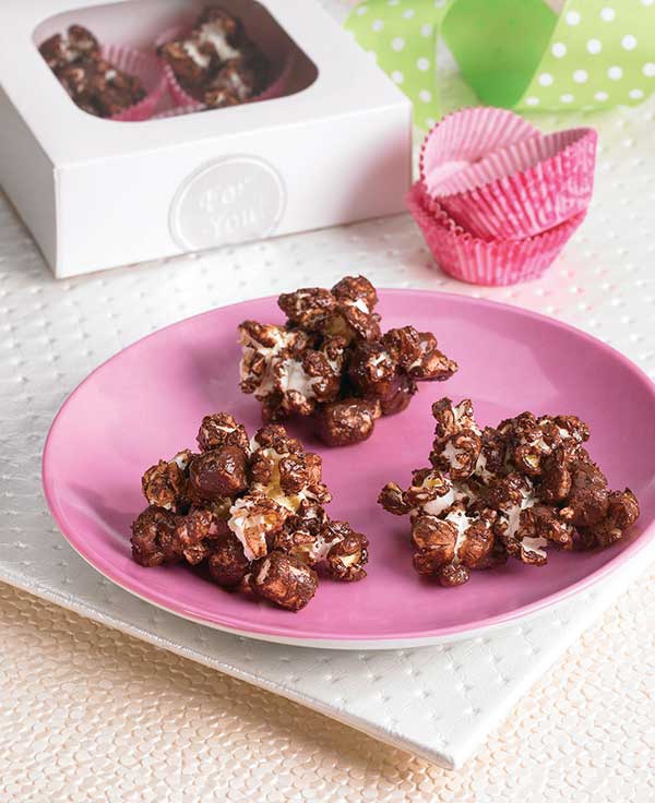 Rocky Road Popcorn Clusters - a sweet chocolate popcorn recipe. #RockyRoad #RockyRoadPopcorn 