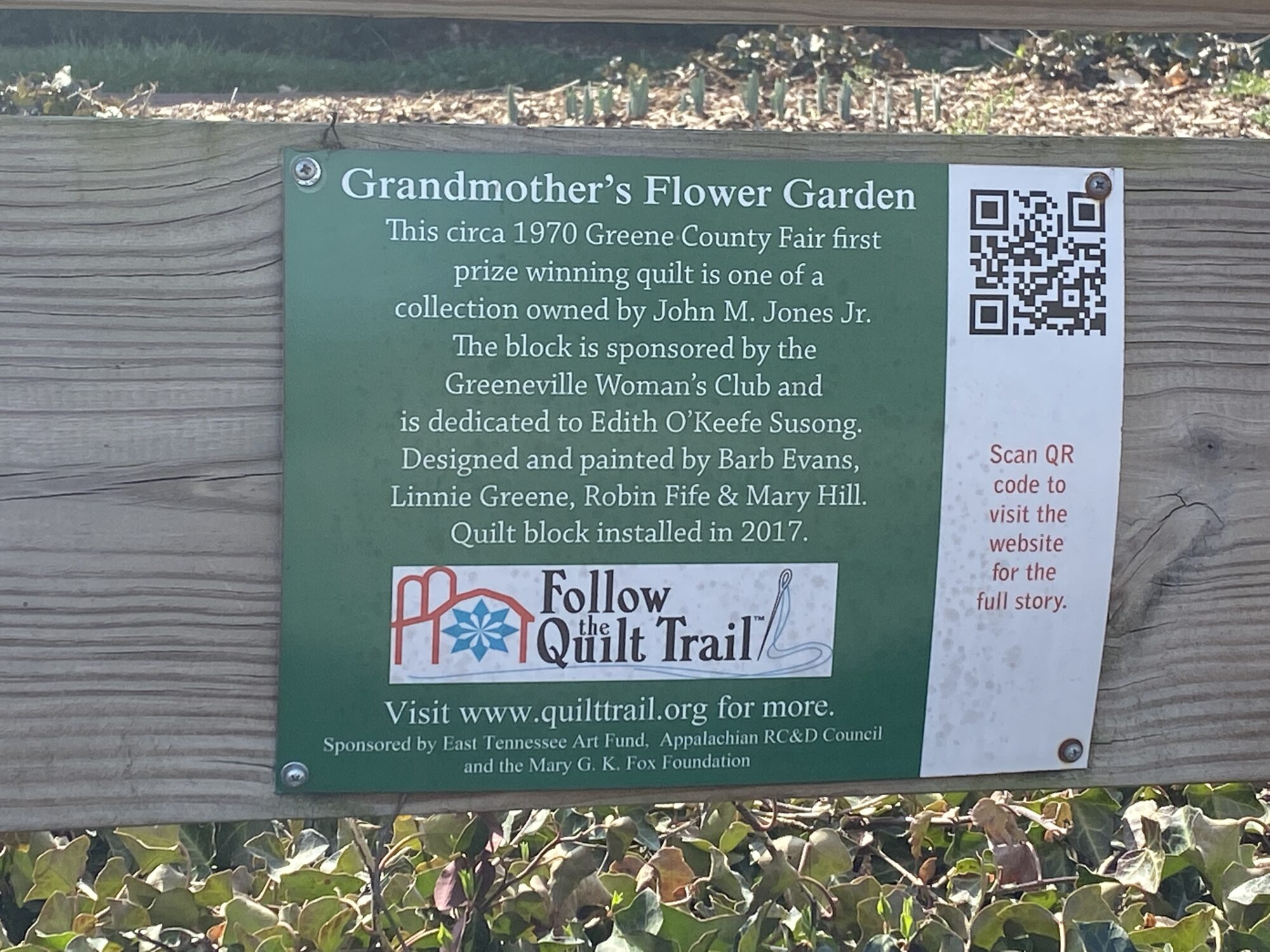 Grandmother’s Flower Garden - a quilt block on the Downtown Greeneville Follow the Quilt Trail. #QuiltTrail #Greeneville ™ #FlowerGarden #Grandmother #GradmothersFlowerGarden