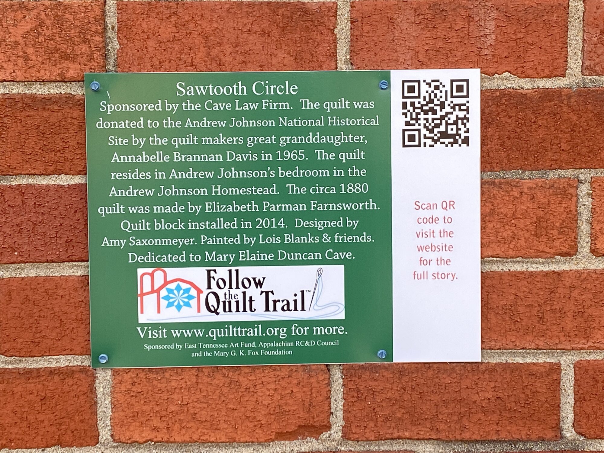 Sawtooth Circle - a quilt block on the Downtown Greeneville Follow the Quilt Trail. #QuiltTrail GreenevilleTN #SawtoothCircle 