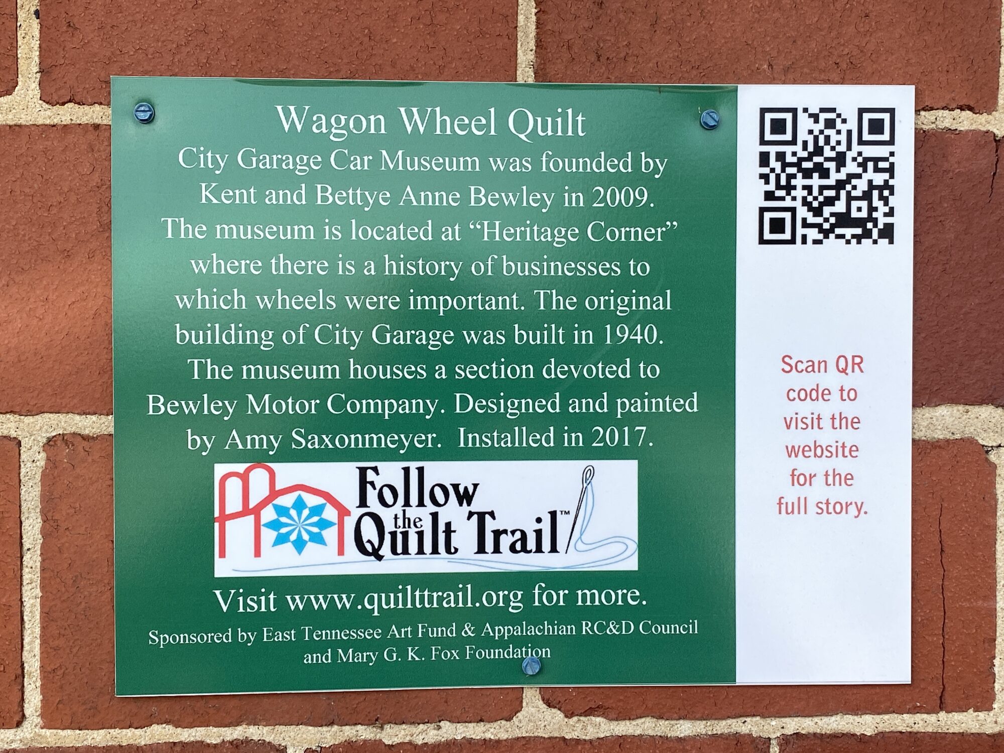 Wagon Wheel Quilt  - a quilt block on the Downtown Greeneville Follow the Quilt Trail. #QuiltTrail #GreenevilleTN #WagonWheel #WagonWheelQuilt