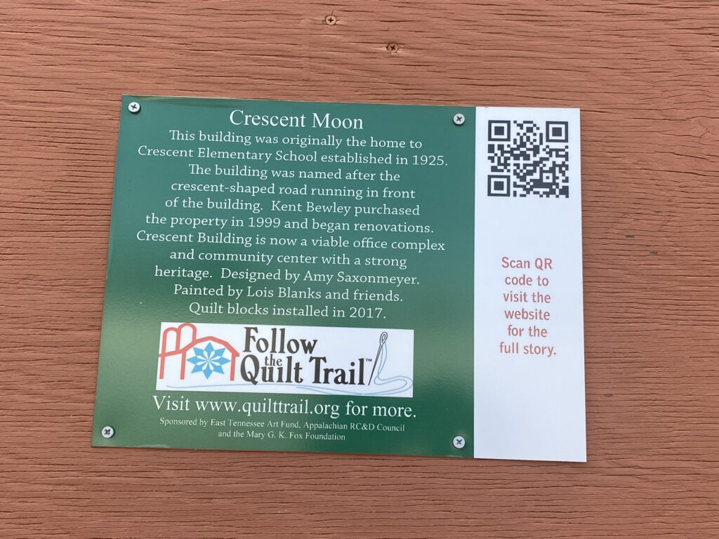 Crescent Moon - a quilt block on the Downtown Greeneville Follow the Quilt Trail. #QuiltTrail GreenevilleTN #CrescentMoon 