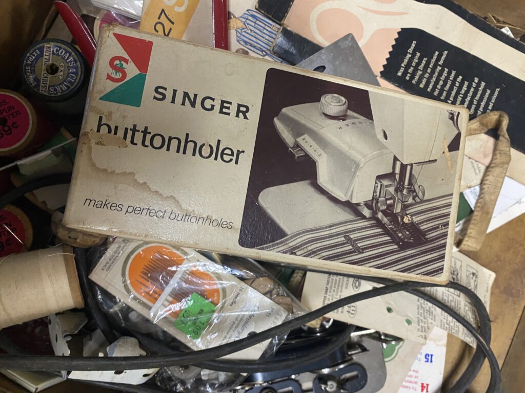 Singer Buttonholer machine