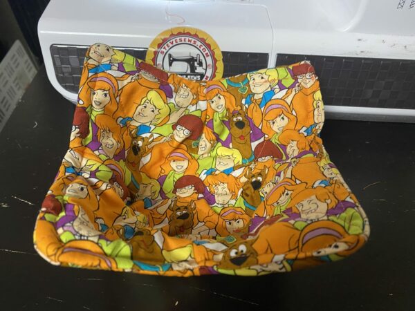Scooby-Doo & Gang Bowl Cozy is a bowl cozy featuring the gang from Mystery Inc. #ScoobyDoo #BowlCozy