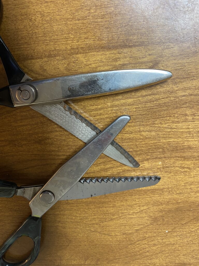 How to sharpen pinking shears - Sharpening pinking shears can be a little tricky, but it's definitely possible to do it at home with the right tools and techniques. #PinkingShears